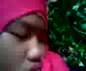 ML Cewek Berjilbab di Hutan